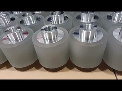 低騒音レベル スタインレスステールデザインのカスタマイズされたゴムローラーホイール